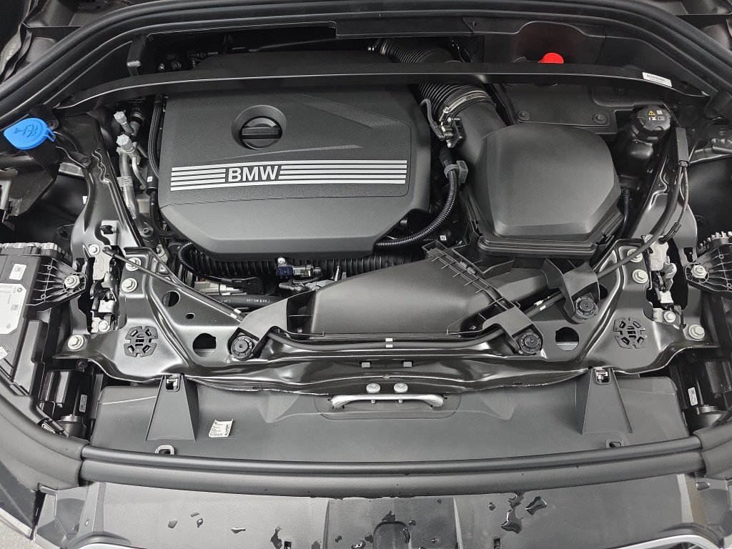 New 2026 Space Silver Metallic BMW xDrive28i image 30
