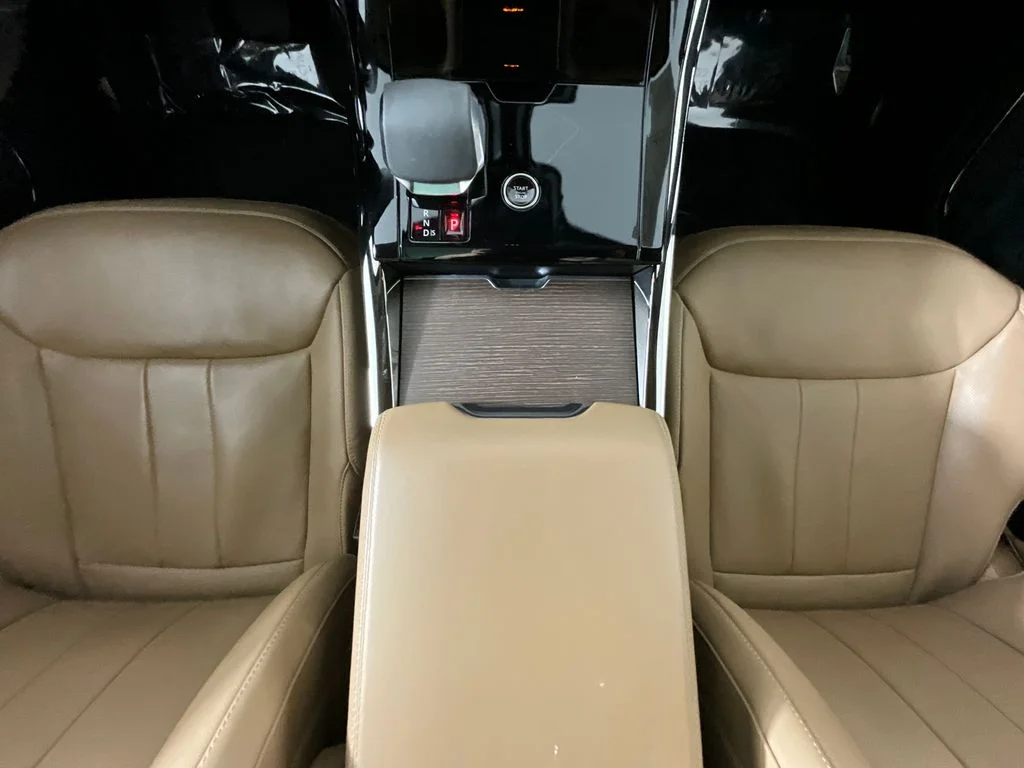 Used 2024 Brown Land Rover SE image 14