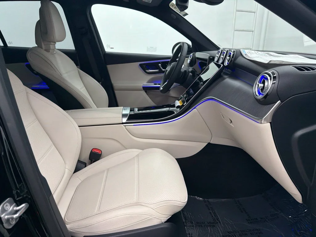 New 2027 Black Mercedes-Benz GLC 300 image 28