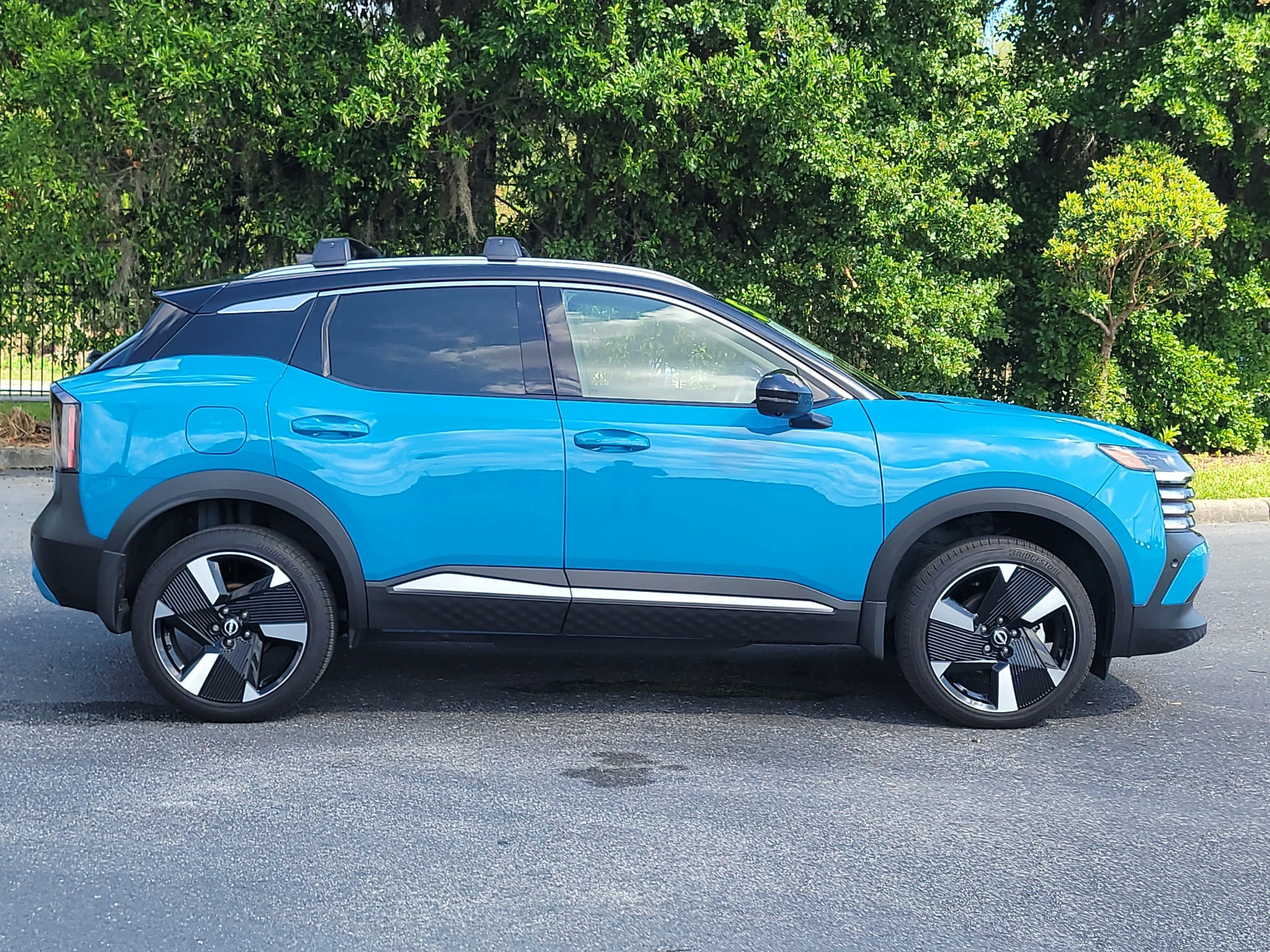Used 2025 Arctic Ice Blue Metallic/Super Black Nissan SR image 8