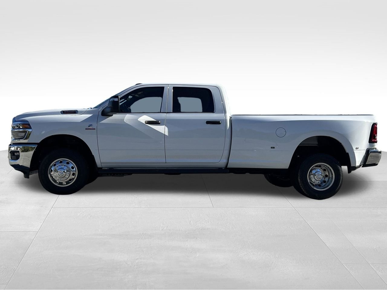 New 2026 Bright White Clear-Coat Exterior Paint RAM Tradesman image 24