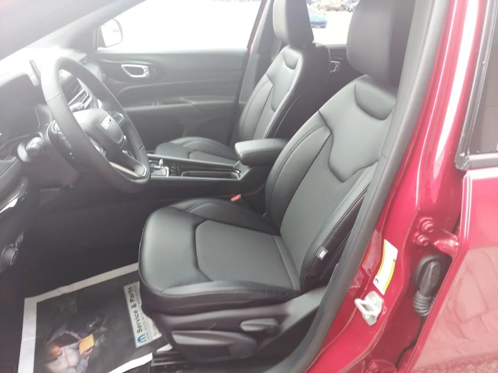 New 2026 Red Hot Pearlcoat Jeep Latitude image 17