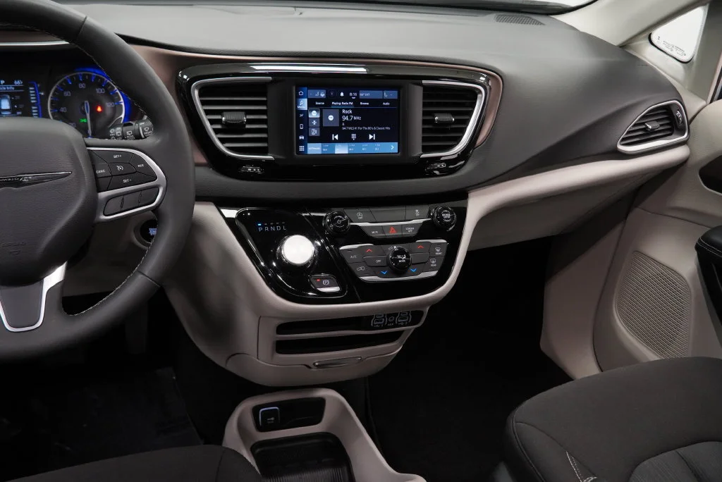 Used 2024 Silver Chrysler LX image 23