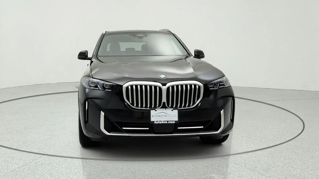 Used 2024 Black Sapphire Metallic BMW xDrive40i SAV w/ Premium Package & Parking Assistance Package image 2