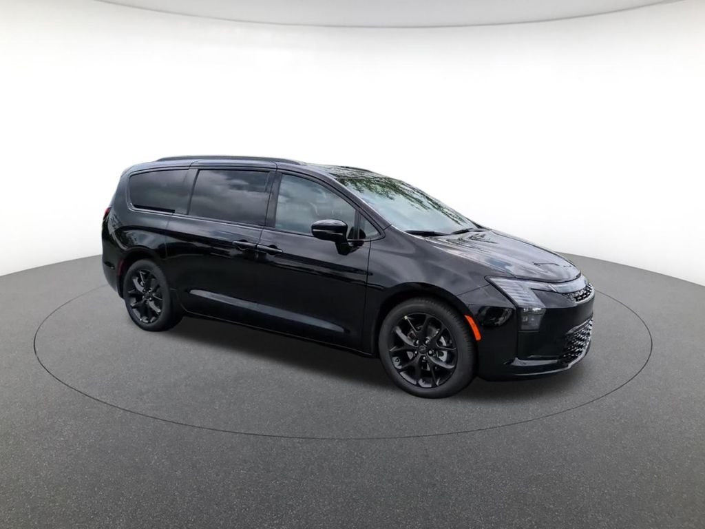 New 2027 Diamond Black Chrysler Limited image 4