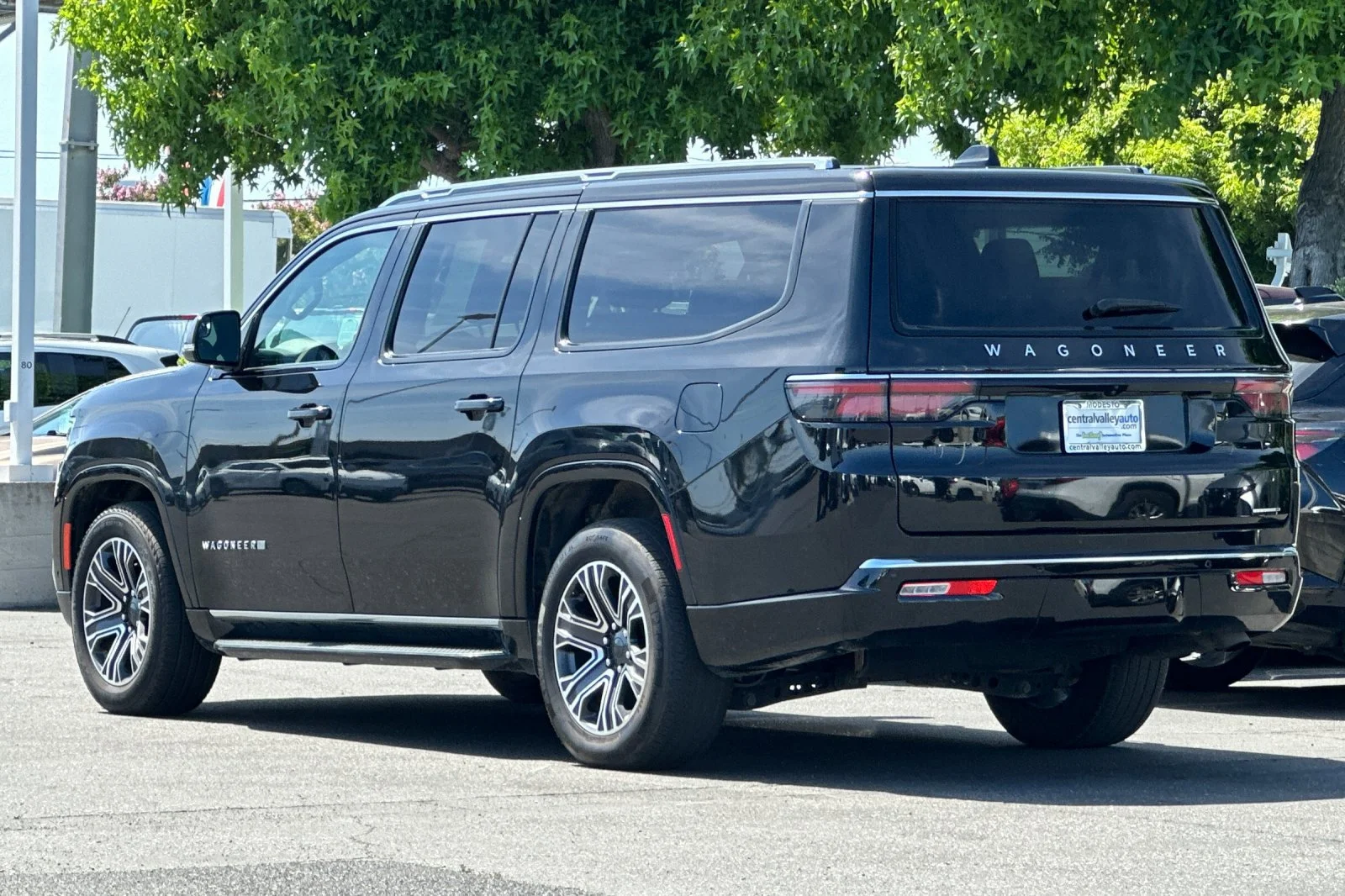 Certified Used 2024 Diamond Black Crystal Pearlcoat Jeep Series II image 6