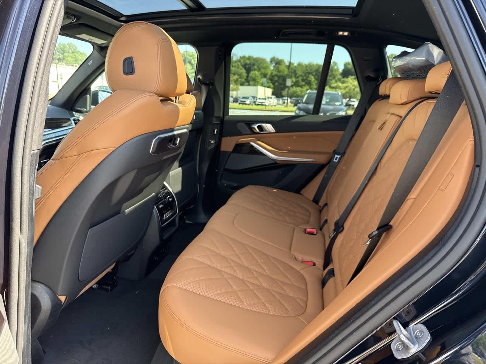 New 2026 Carbon Black Metallic BMW xDrive40i image 15