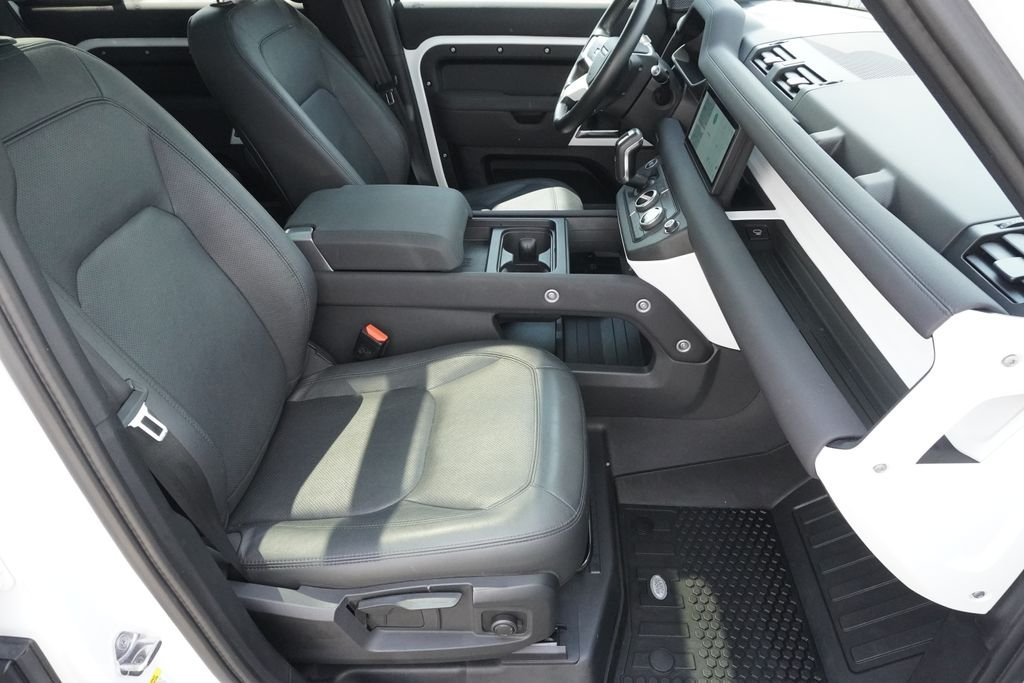 Used 2023 White Land Rover S image 23