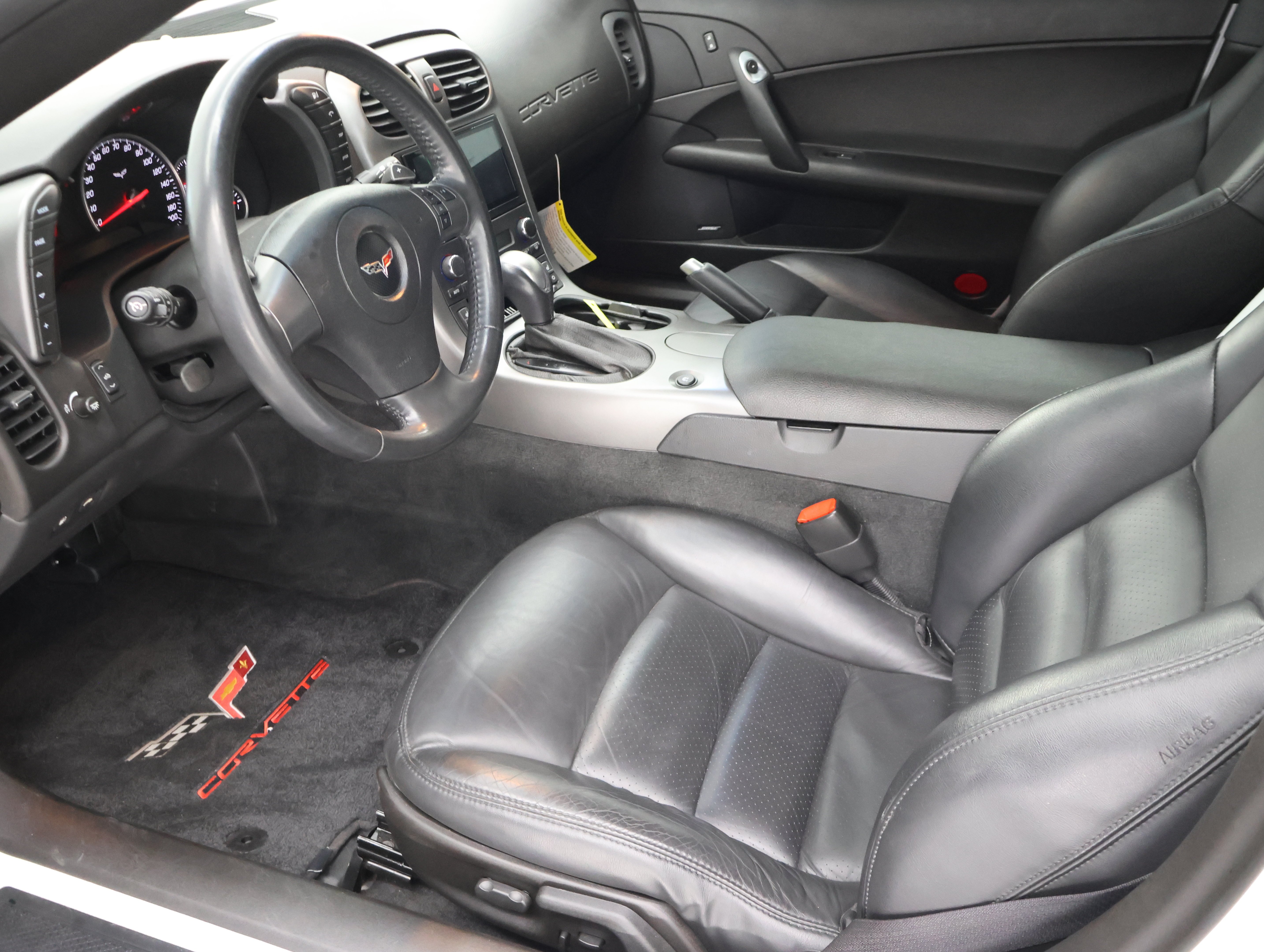 Used 2007 Arctic White Chevrolet  image 8
