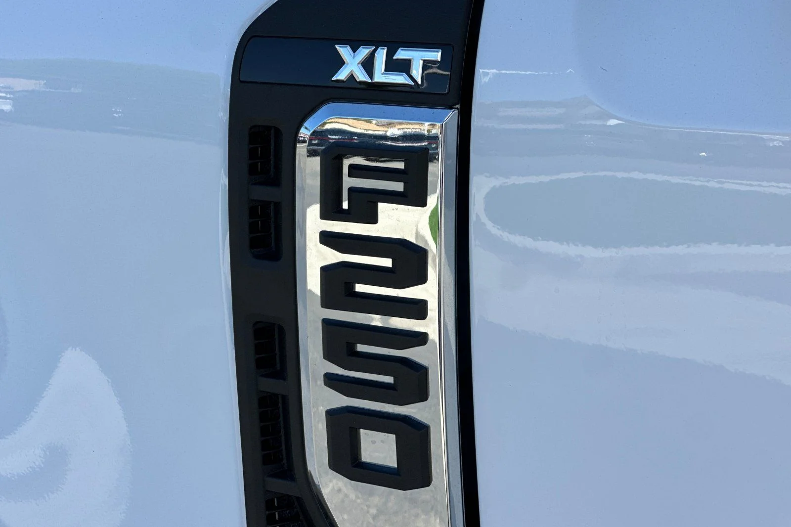 New 2026 Oxford White Ford F-250® XLT image 23