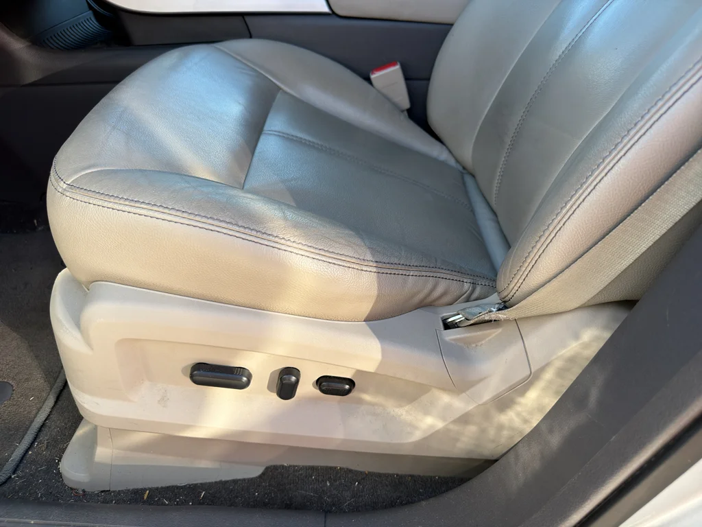 Used 2014 Ingot Silver Metallic Ford SEL image 4