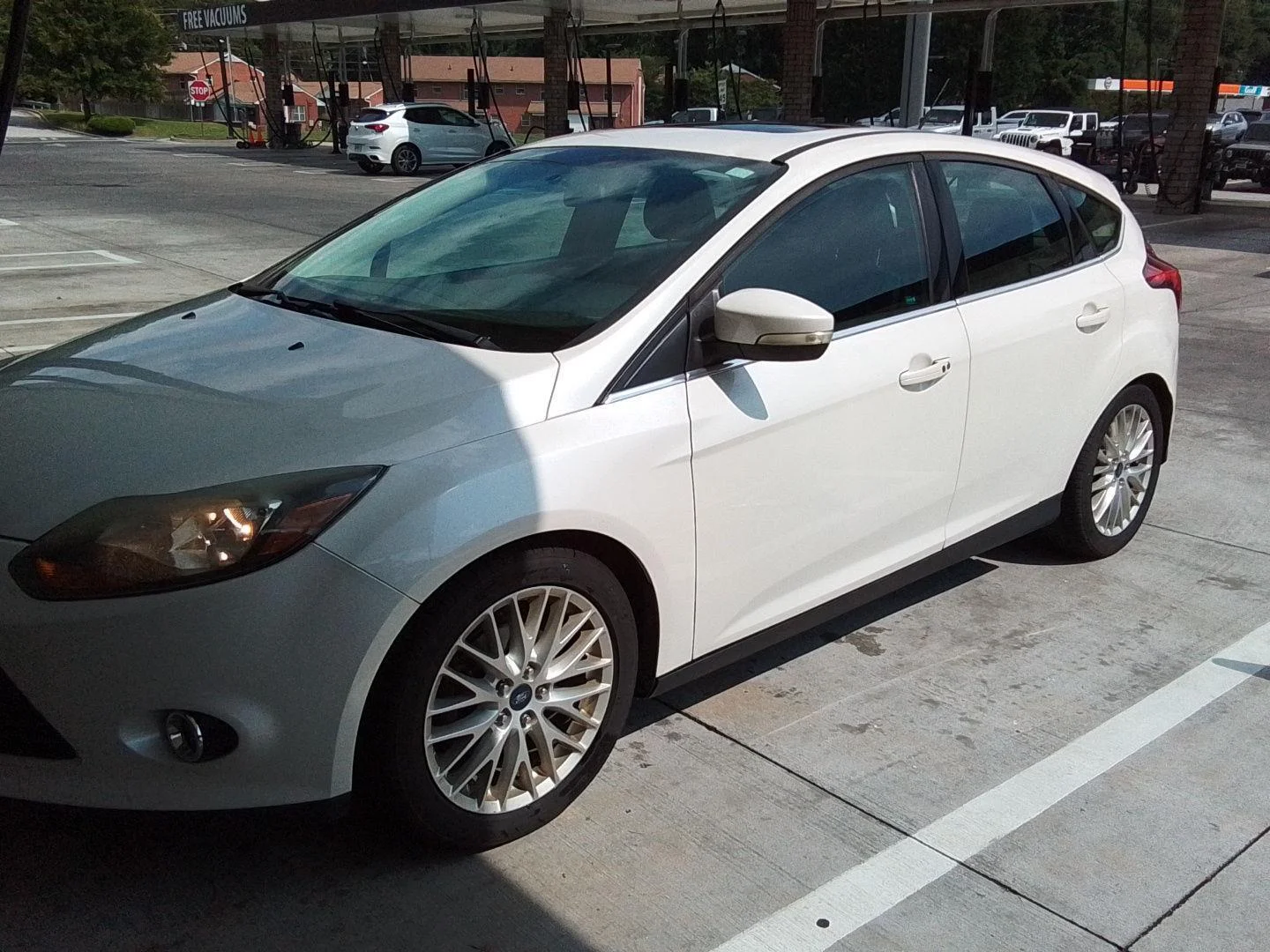 2014 Ford Focus 5 Door Hatch Titanium's photo