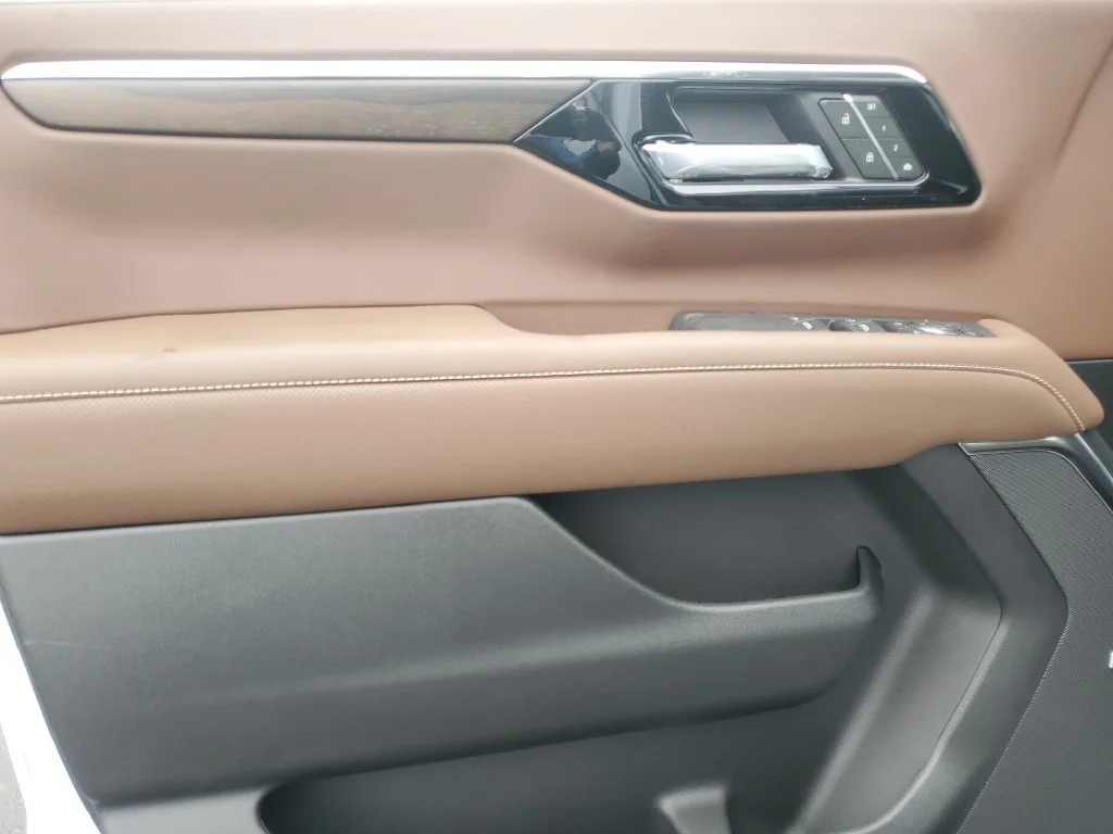 2027 Chevrolet Suburban High Country - Photo 17