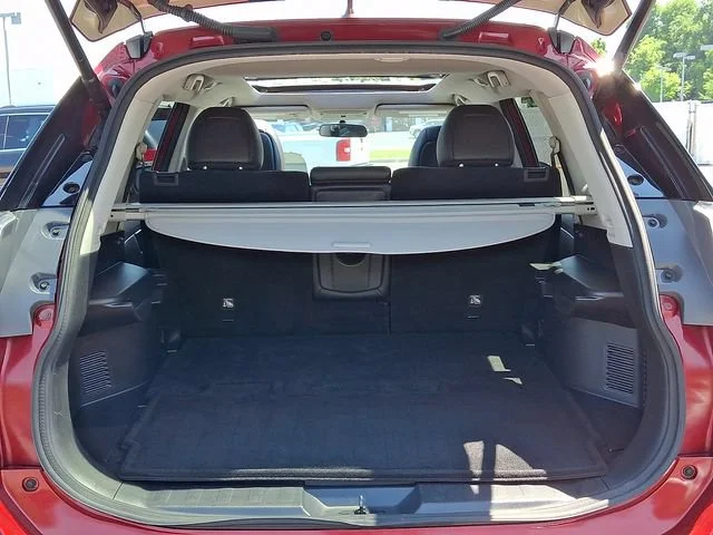 Used 2016 Red Nissan SL image 30