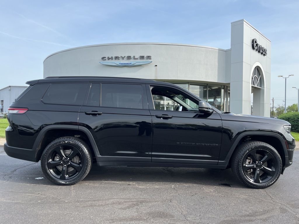 Used 2022 Diamond Black Jeep Altitude image 49