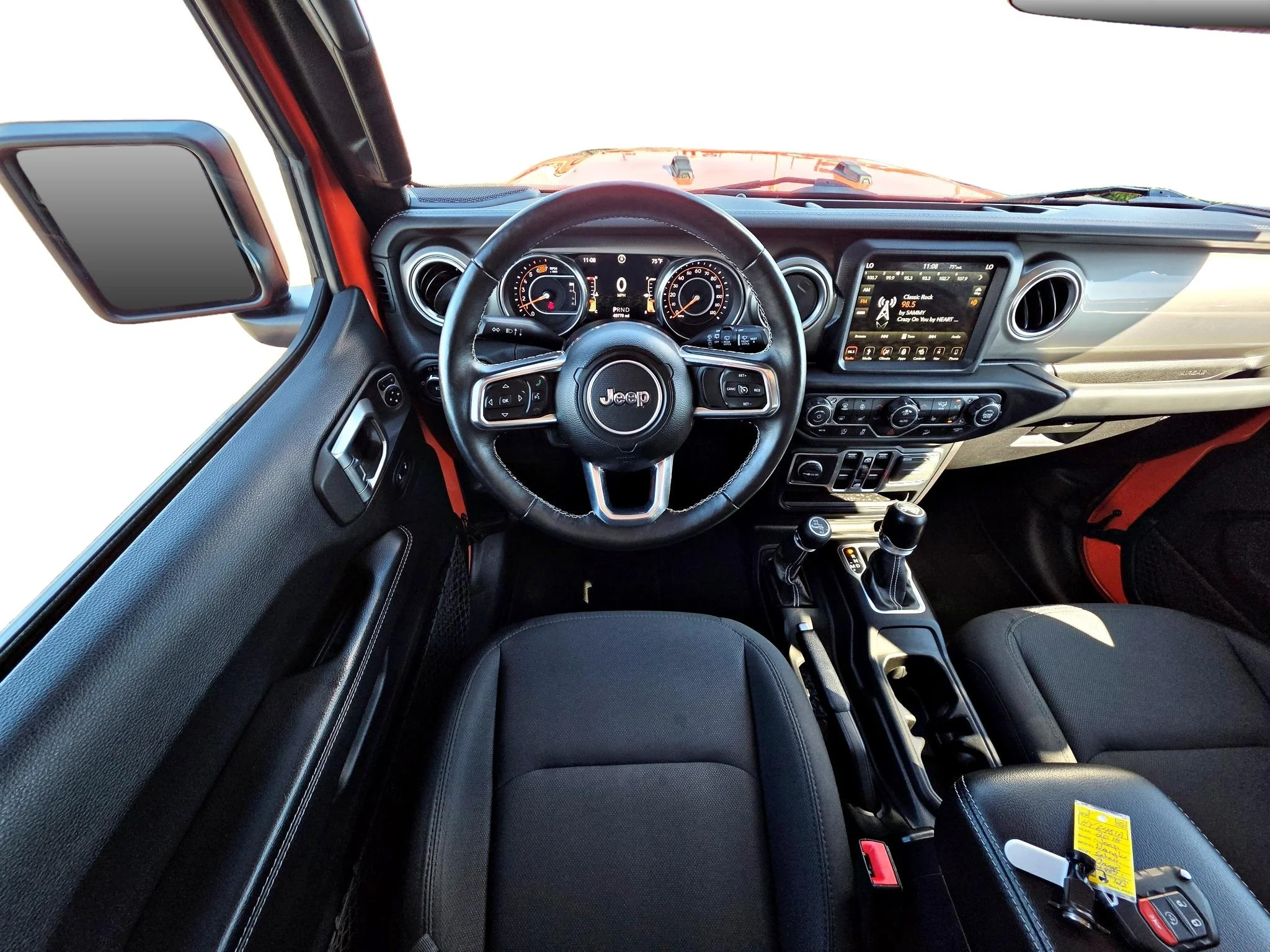 Used 2018 Punkn Metallic Clearcoat Jeep Sahara image 11