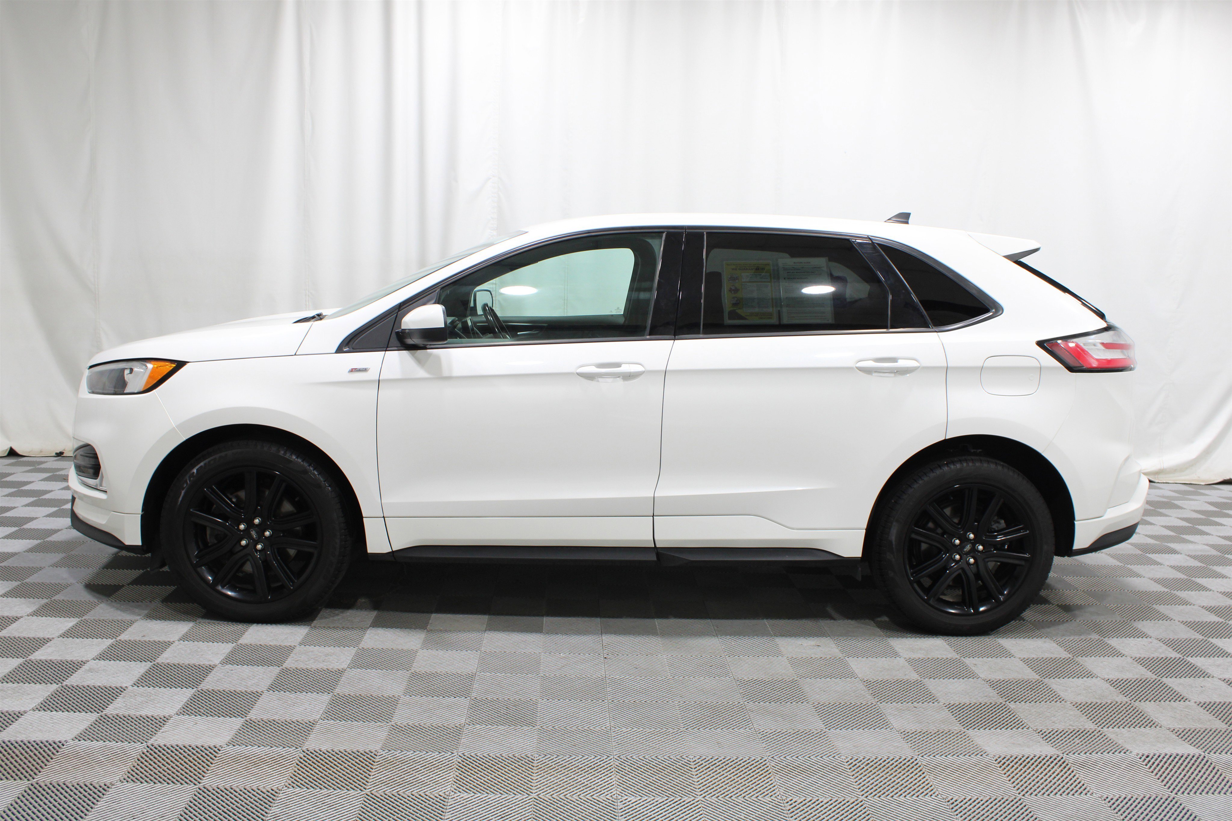Used 2022 Star White Metallic Tri-Coat Ford ST-Line All-Wheel Drive image 36