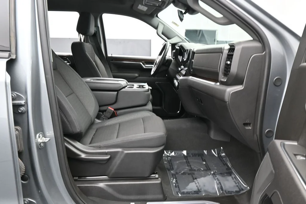 Used 2025 Sterling Metallic GMC Elevation image 38
