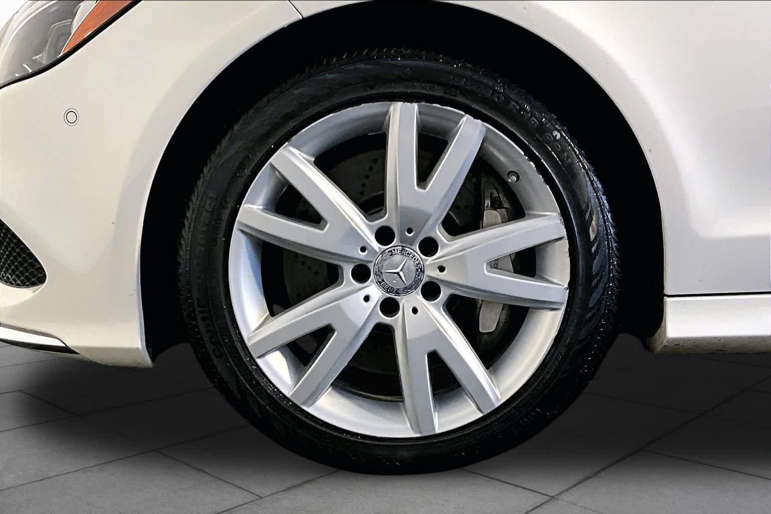 Used 2017 designo Diamond White Metallic Mercedes-Benz CLS 550 image 11