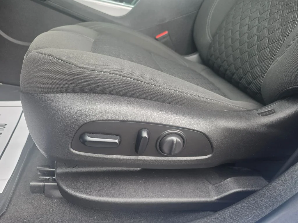 Used 2019 Kinetic Blue Metallic Chevrolet Base image 10