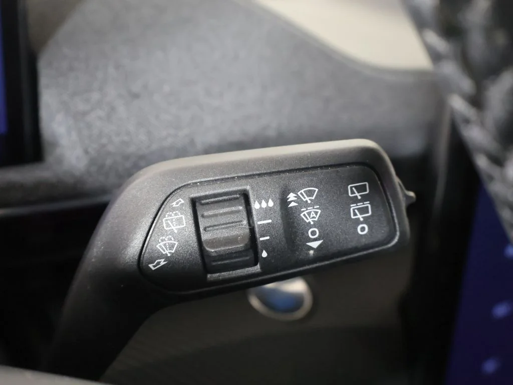 Used 2023 Blue Ford Premium image 46