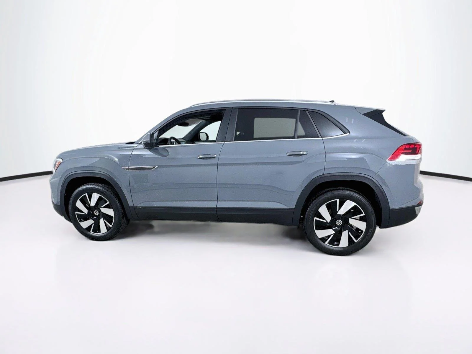New 2026 Pure Gray Volkswagen 2.0T SE w/Technology image 3