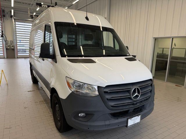 Used 2023 White Mercedes-Benz Cargo 144 WB image 3