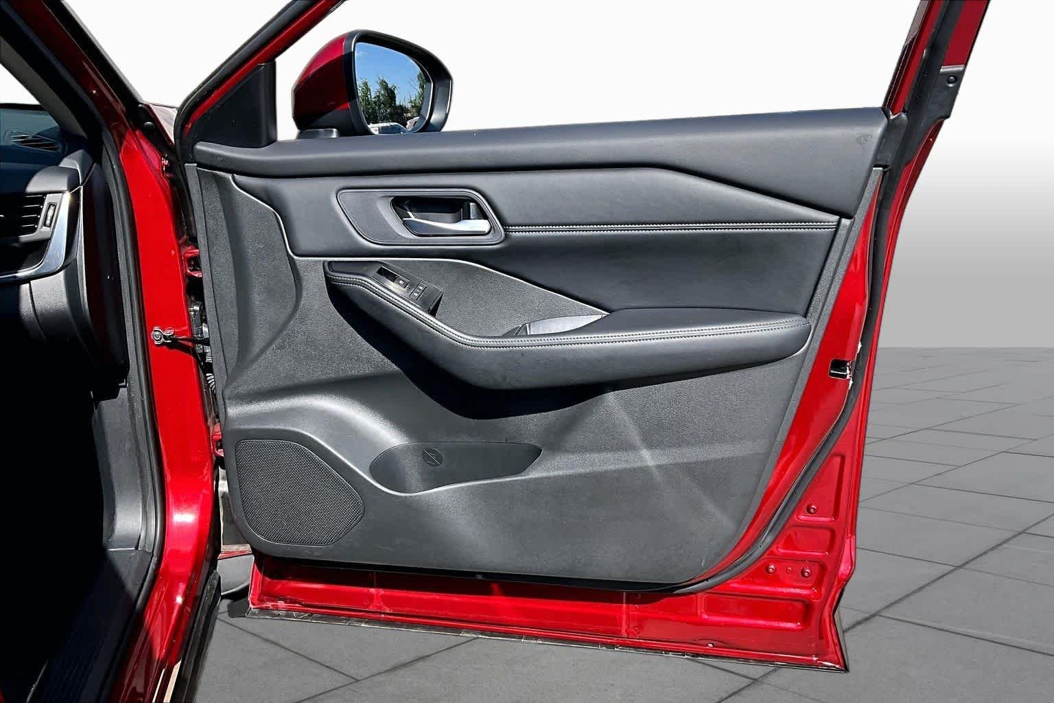 Used 2025 Scarlet Ember Tintcoat Nissan SV image 21