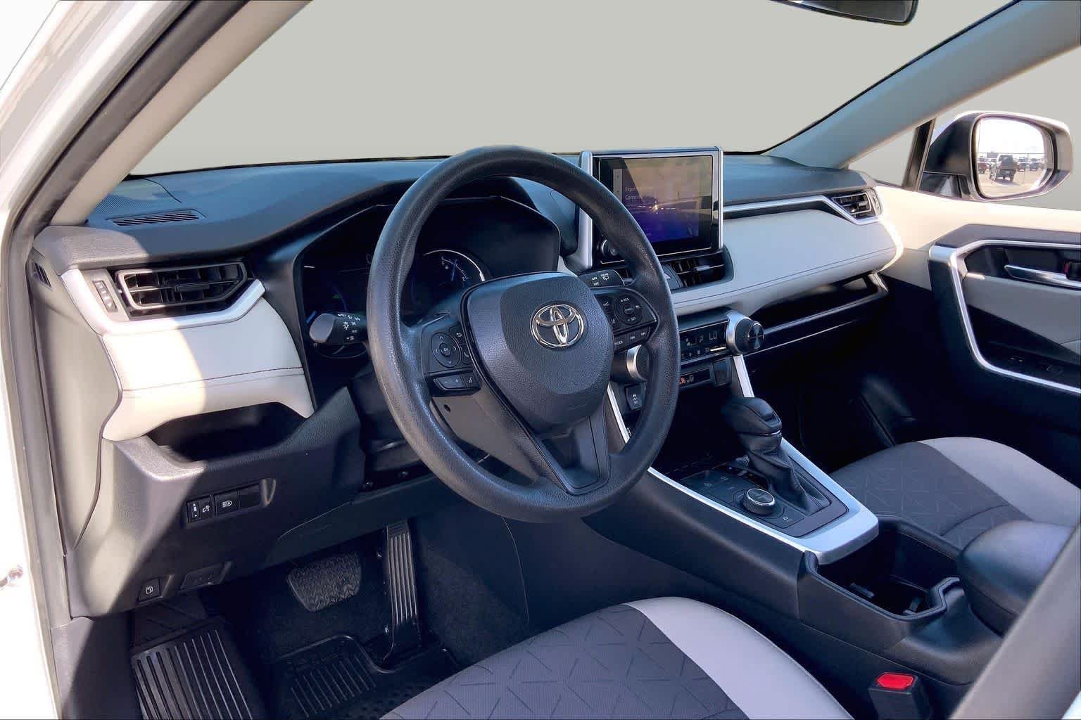 Used 2024 Ice Cap Toyota Hybrid XLE image 17