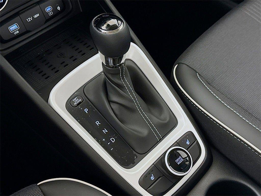 2025 Hyundai Venue Limited - Photo 12