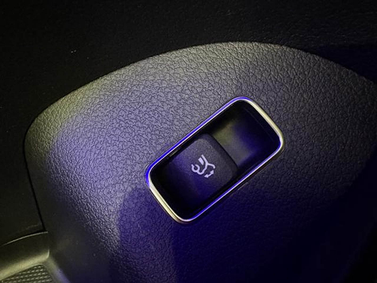 New 2026 MANUFAKTUR Silicon Grey Mercedes-Benz 4MATIC® image 25