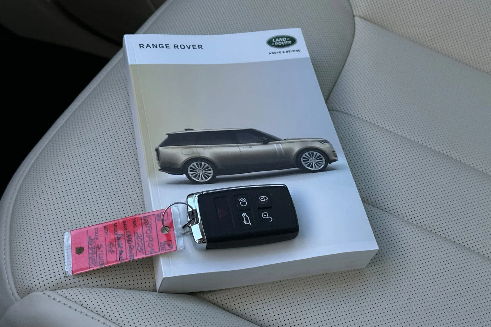 Used 2025  Land Rover SE image 10