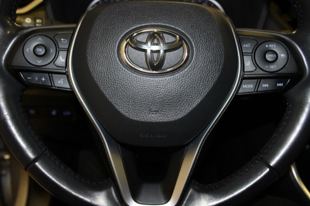 Certified Used 2019 Silver Toyota Xle premium image 10