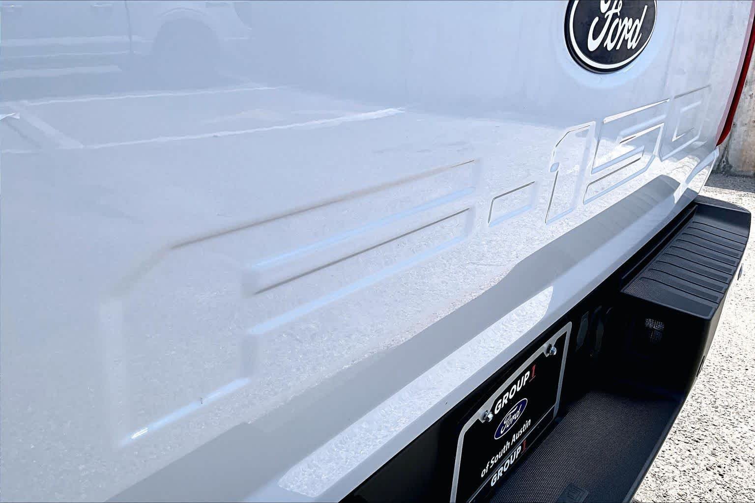 Certified Used 2025 Oxford White Clearcoat Ford LARIAT image 14