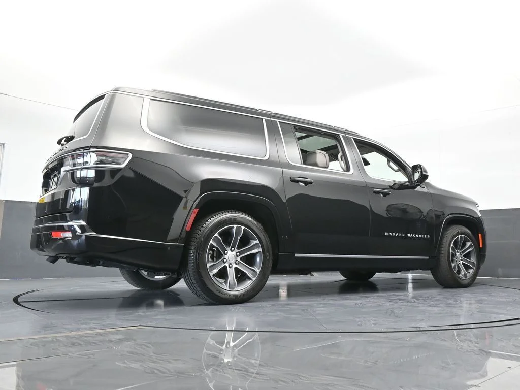 Used 2024 Diamond Black Crystal Pearlcoat Jeep Base image 74