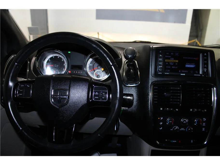 Used 2019 White Knuckle Clearcoat Dodge SXT image 31