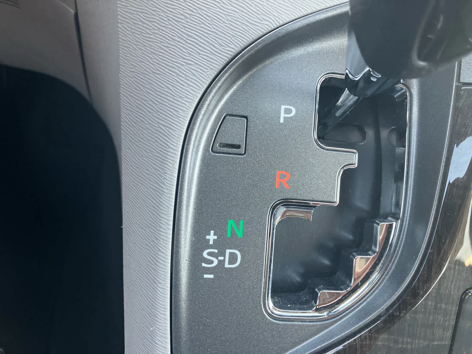 Used 2015 Cosmic Gray Mica Toyota LE image 21