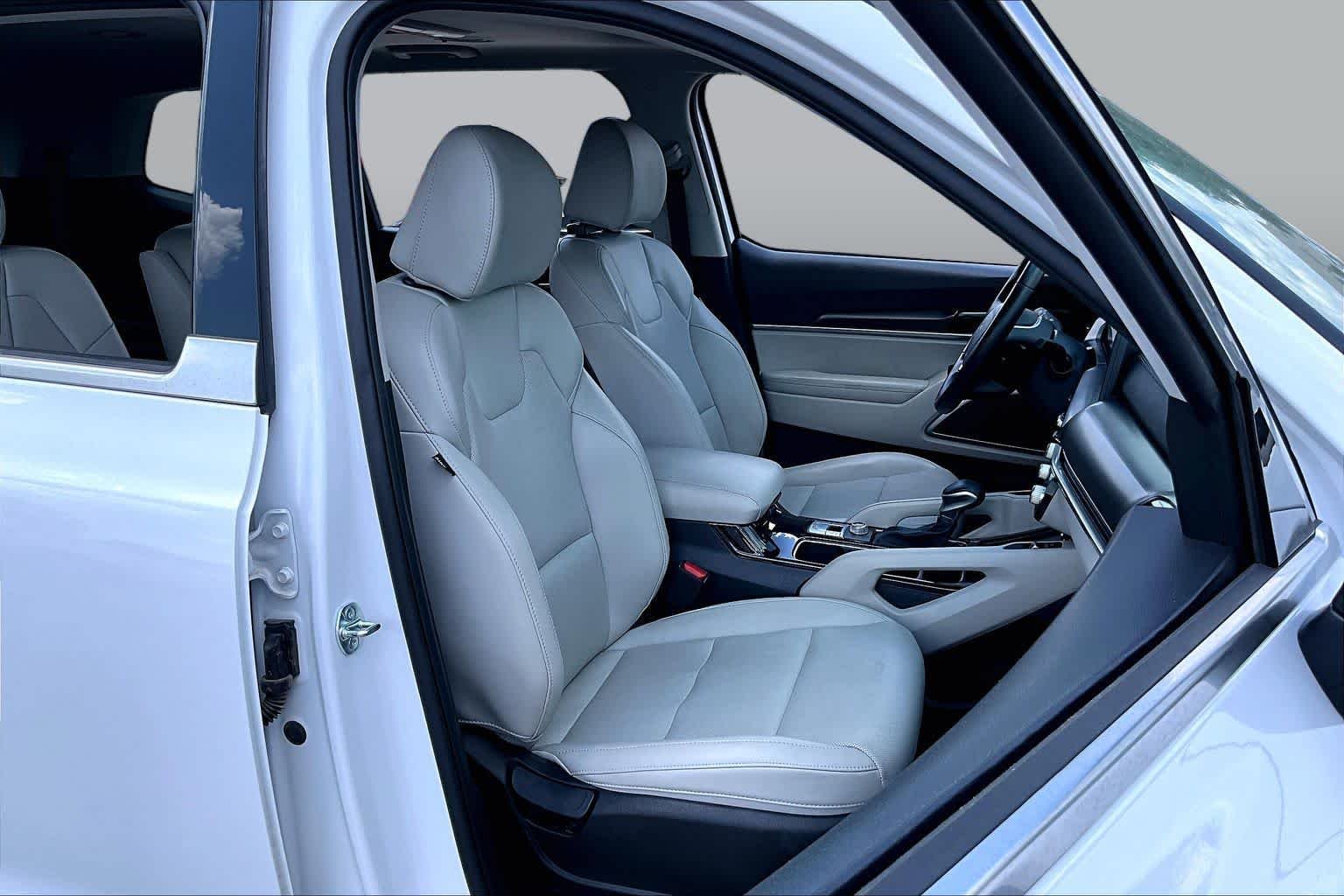 Used 2025 Glacial White Pearl Kia S image 8