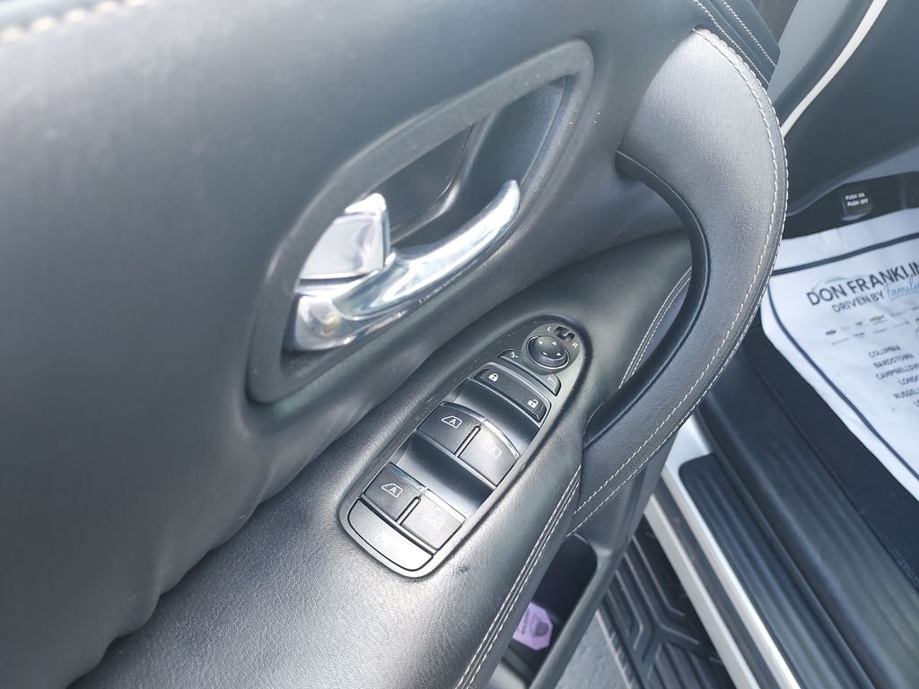 Used 2023 Silver Nissan Platinum image 11