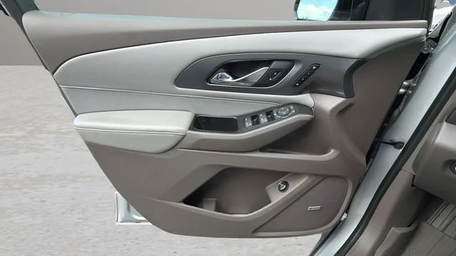 Used 2019 SILVER ICE METALLIC Chevrolet Premier image 17
