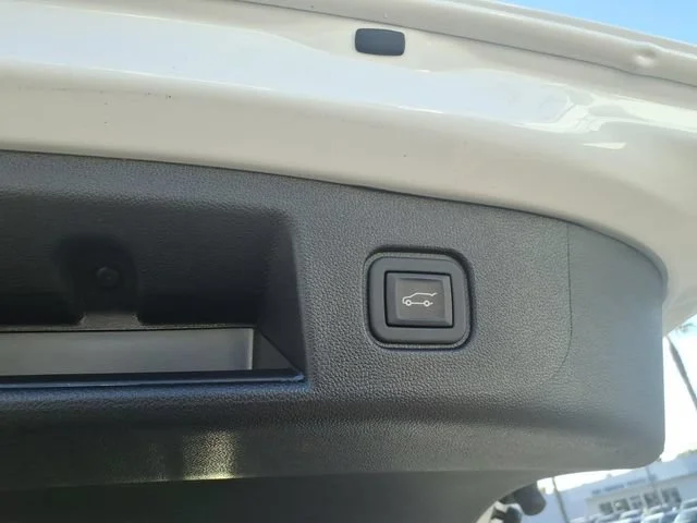 Used 2024 Summit White Chevrolet LT image 5
