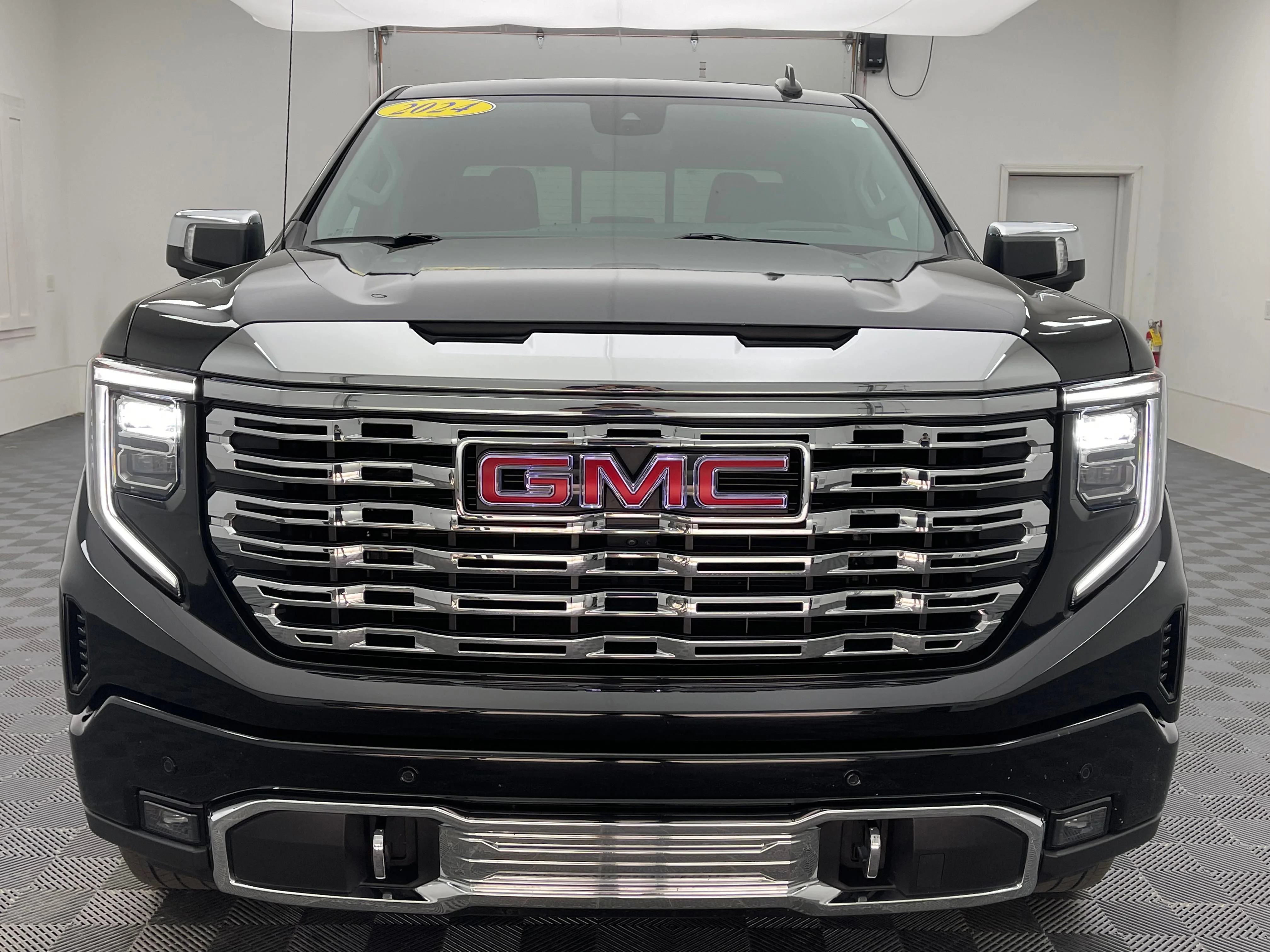 Used 2024 Onyx Black GMC Denali image 16
