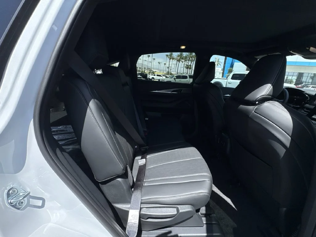 New 2027 RADIANT WHITE INFINITI Luxe AWD image 28