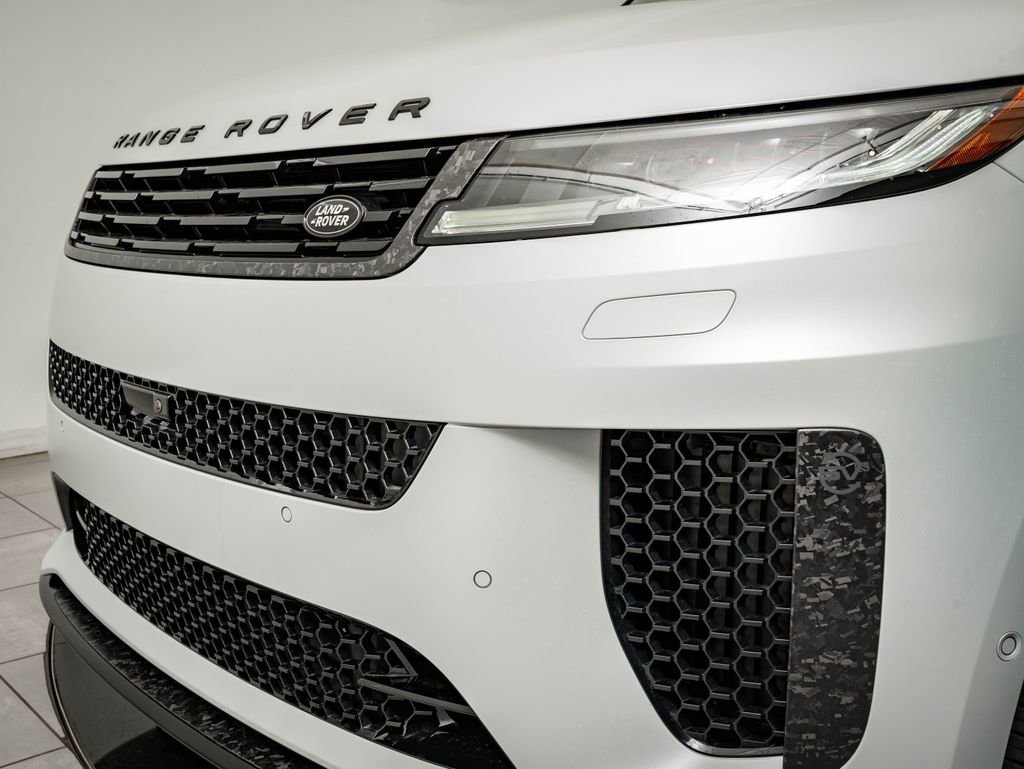 New 2026 Ethereal Frost Satin LAND ROVER  image 3