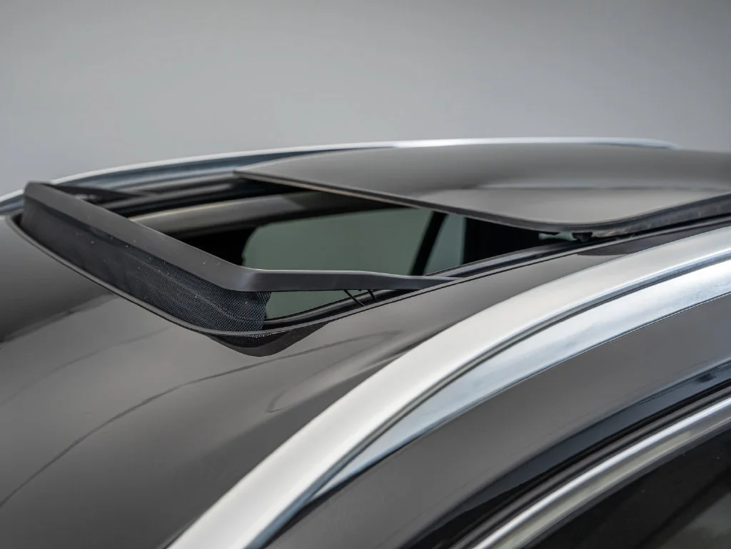 Used 2020 Onyx Black Metallic Volvo T6 Momentum image 14