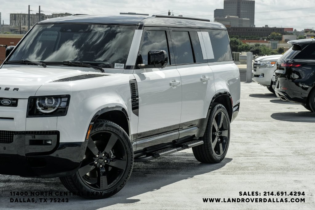 Used 2026 Fuji White Land Rover V8 image 4