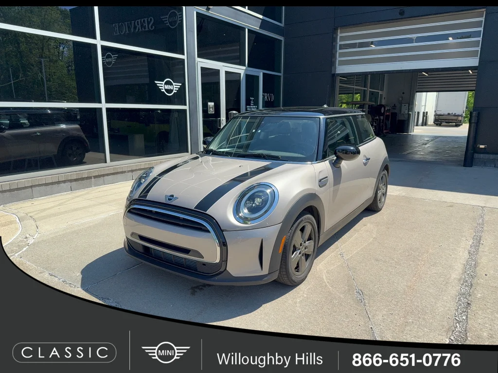 2023 MINI Hardtop Cooper's photo