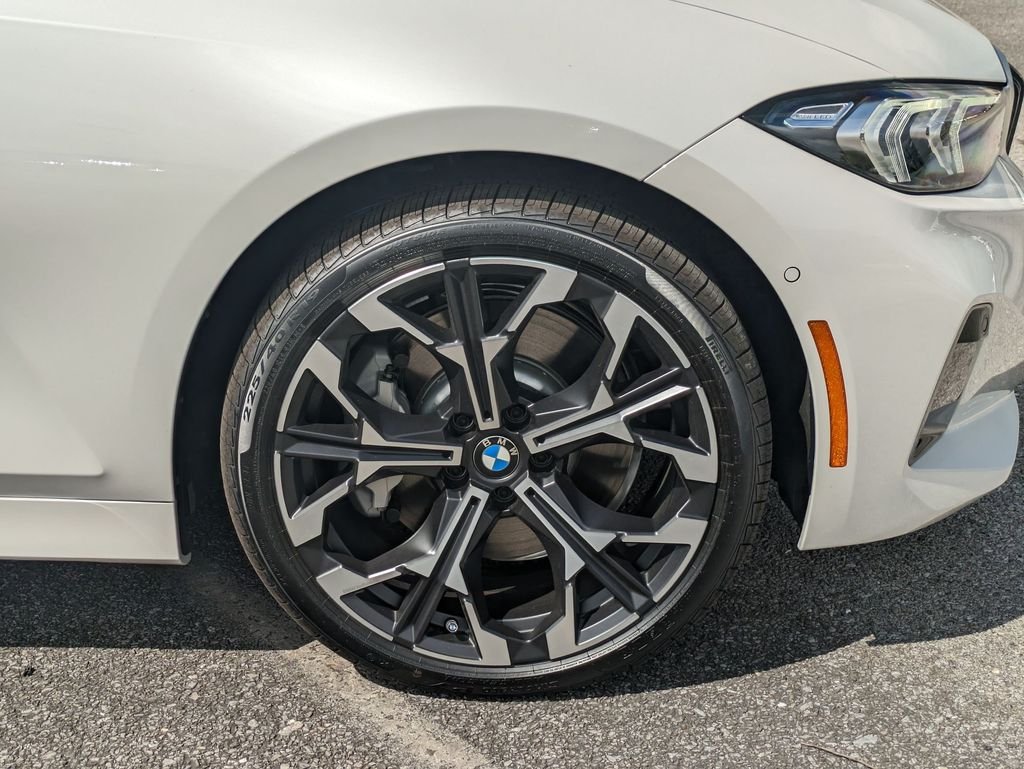 2025 BMW 3 Series 330i - Photo 9