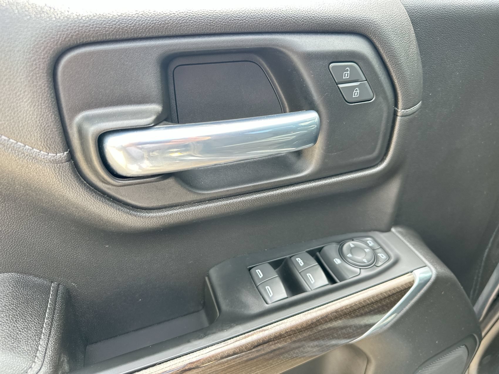 Used 2022 Shadow Gray Metallic Chevrolet LT image 13