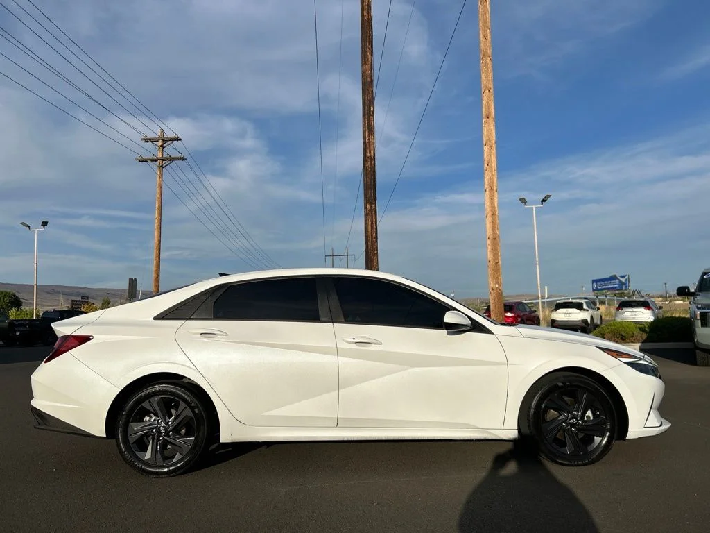 Used 2022 Gray Hyundai SEL image 4